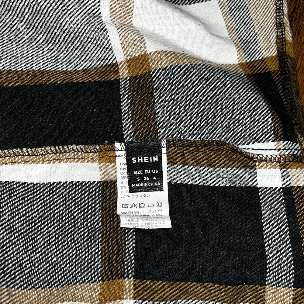 Button down - Picture 2 of 2